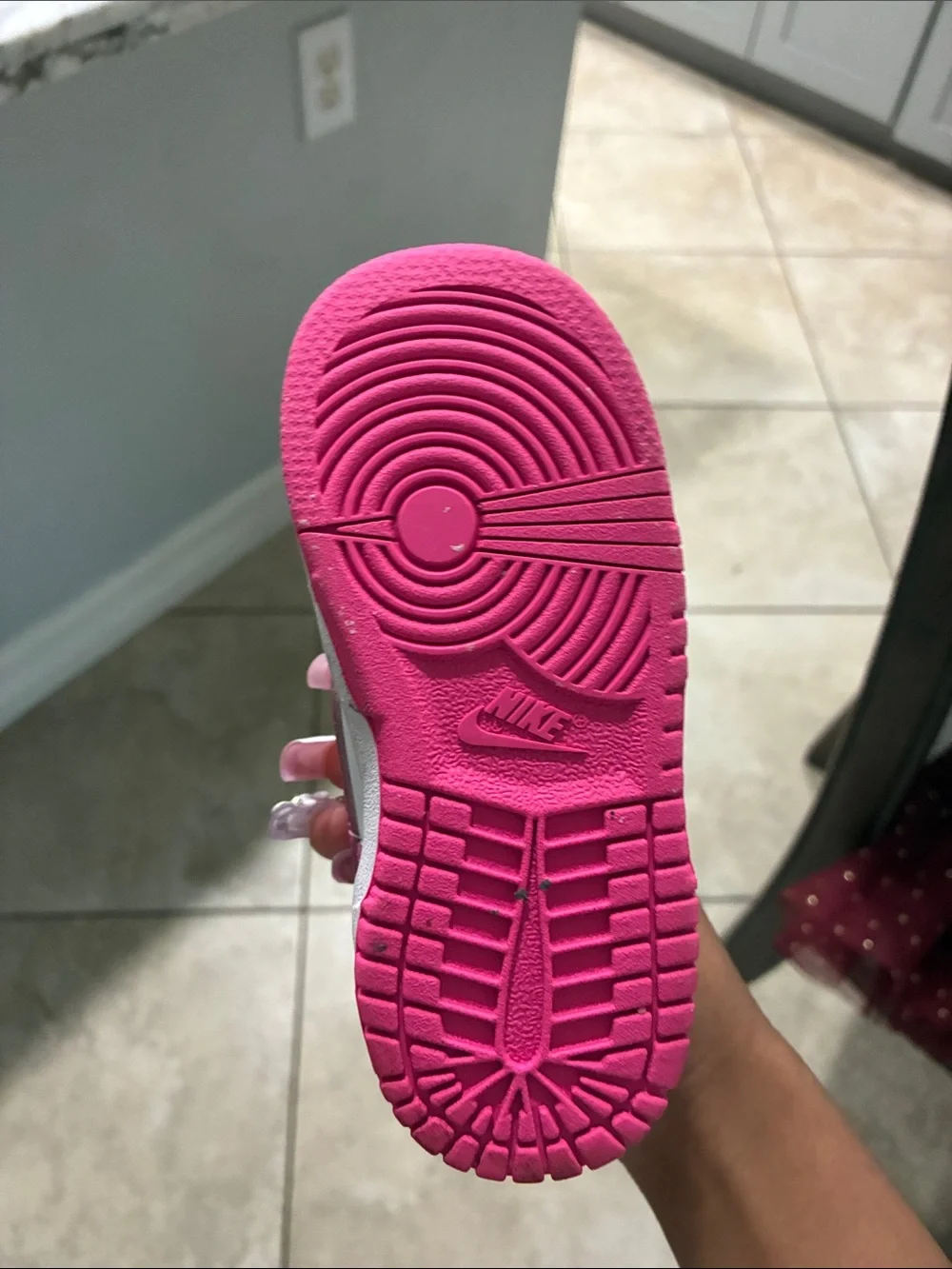 Nike Kids Low-Top Sneakers in Pink and White